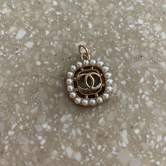 Pendant - Picture 1 of 4